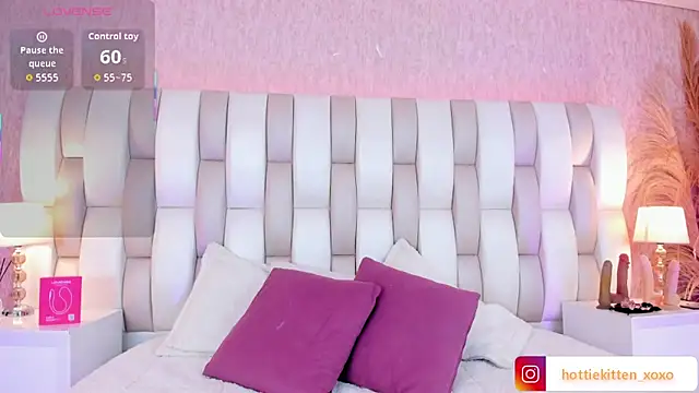 Viollet xoxo online show from February 2026 07:06:02 PM