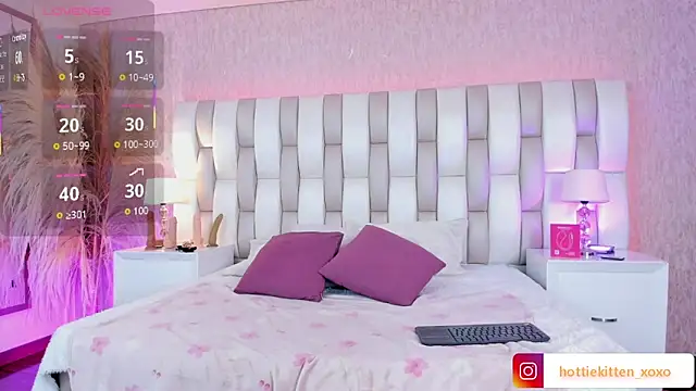 Viollet xoxo online show from February 2026 08:04:02 PM