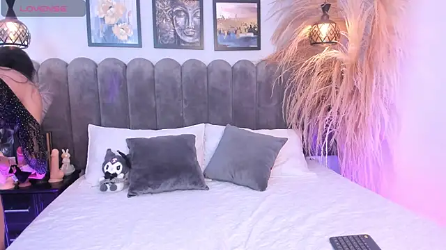 Viollet xoxo online show from March 2026 12:19:01 PM