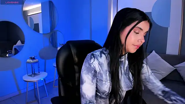 MiaLaurence online show from November 2025 11:34:02 AM