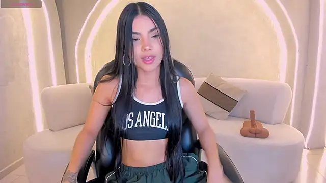 MiaLaurence online show from February 2026 07:56:02 PM