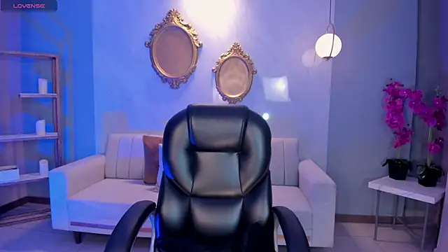 MiaLaurence online show from March 2026 07:30:02 PM