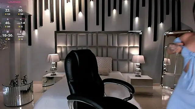 MiaLaurence online show from June 2026 07:00:02 PM