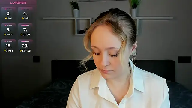 Julliakoill online show from November 2025 07:33:02 AM