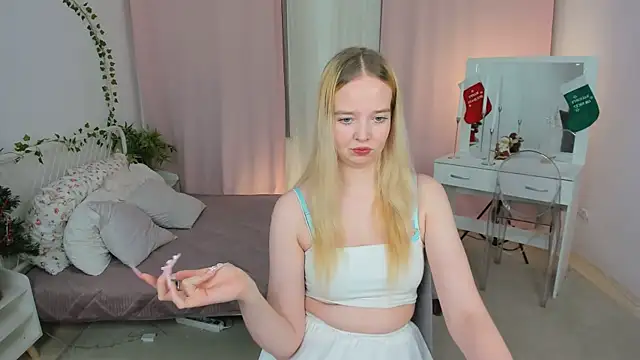 BellaMontgomery online show from December 2025 12:12:02 PM