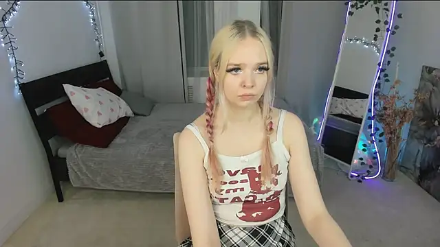 Snapshot of BellaMontgomery chatting on February 2026 04:28:02 PM BellaMontgomery online show from February 2026 04:28:02 PM