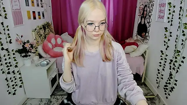 Snapshot of BellaMontgomery chatting on March 2026 11:48:02 AM BellaMontgomery online show from March 2026 11:48:02 AM