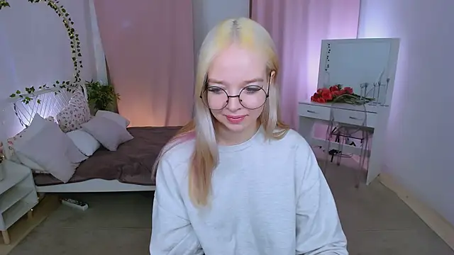 Snapshot of BellaMontgomery chatting on March 2026 12:22:01 PM BellaMontgomery online show from March 2026 12:22:01 PM