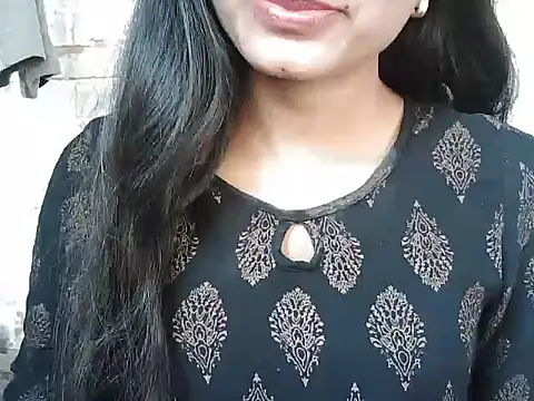 Snapshot of ROSE_GOLDE chatting on October 2025 04:18:02 AM ROSE GOLDE online show from October 2025 04:18:02 AM