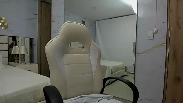 Snapshot of BabyAngel18_ chatting on October 2025 03:32:01 AM BabyAngel18 online show from October 2025 03:32:01 AM