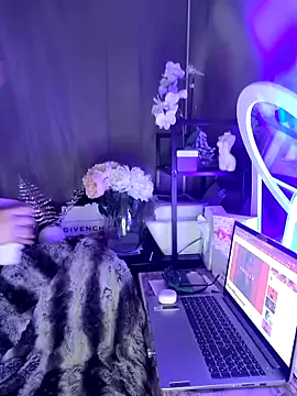 iamlalamilano online show from February 2026 01:18:01 PM