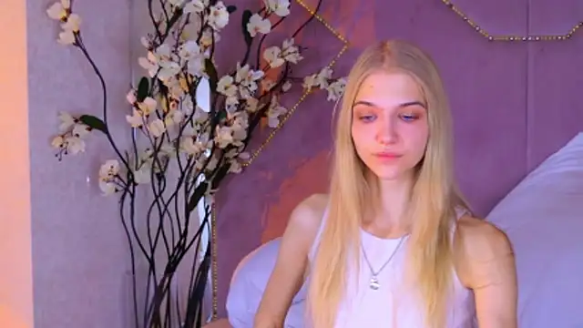 Snapshot of 4example_Chloe chatting on November 2025 10:25:02 AM 4example Chloe online show from November 2025 10:25:02 AM