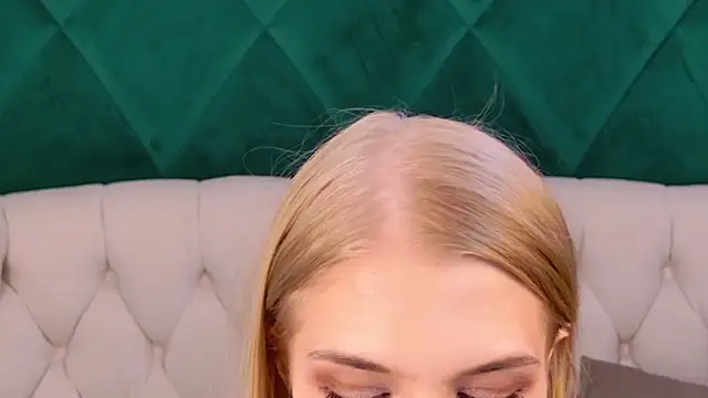 Snapshot of 4example_Chloe chatting on April 2026 01:52:02 PM 4example Chloe online show from April 2026 01:52:02 PM