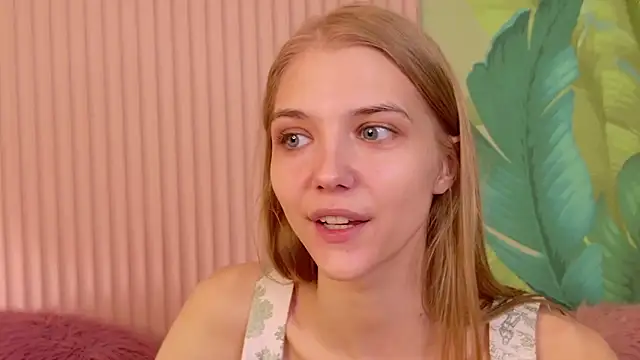 Snapshot of 4example_Chloe chatting on April 2026 05:38:01 AM 4example Chloe online show from April 2026 05:38:01 AM