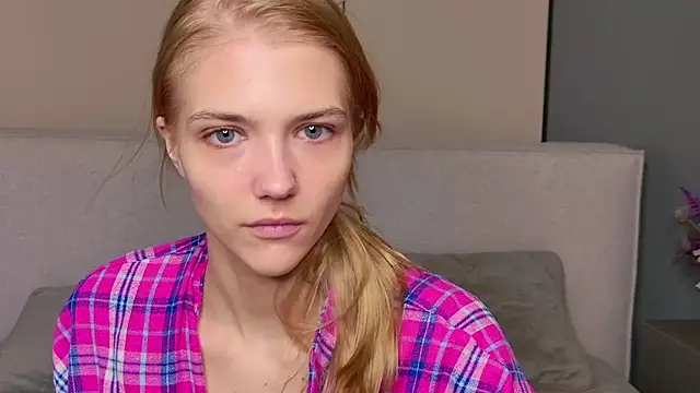 Snapshot of 4example_Chloe chatting on April 2026 05:37:02 AM 4example Chloe online show from April 2026 05:37:02 AM