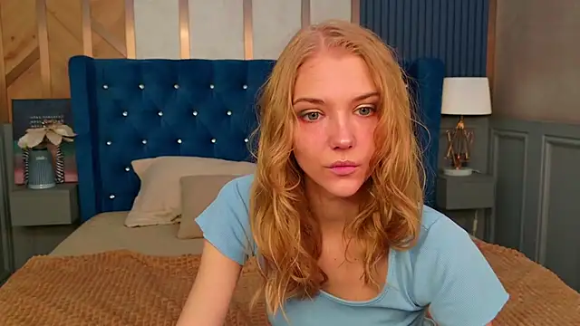 4example Chloe online show from April 2026 05:40:02 AM