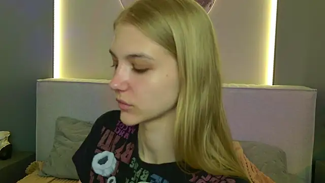 Snapshot of 4example_Chloe chatting on April 2026 05:34:02 AM 4example Chloe online show from April 2026 05:34:02 AM