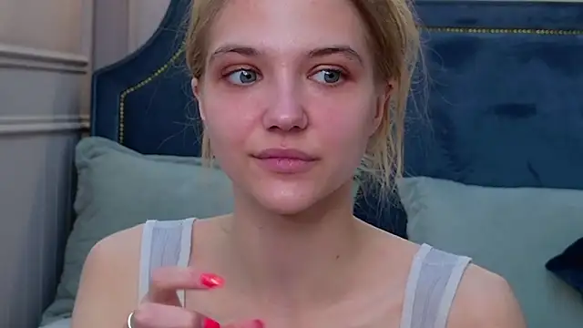 Snapshot of 4example_Chloe chatting on May 2026 05:45:01 AM 4example Chloe online show from May 2026 05:45:01 AM