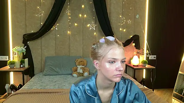 Snapshot of 4example_Chloe chatting on May 2026 05:27:02 AM 4example Chloe online show from May 2026 05:27:02 AM