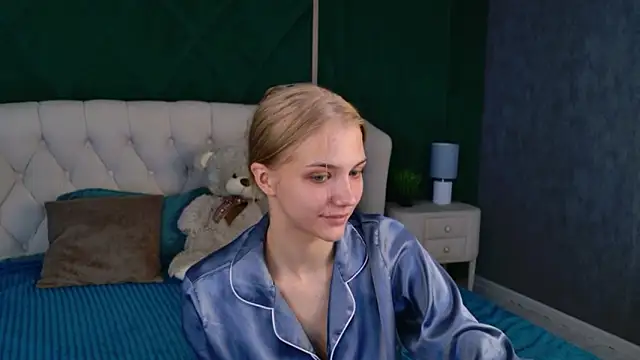 Snapshot of 4example_Chloe chatting on May 2026 05:47:01 AM 4example Chloe online show from May 2026 05:47:01 AM