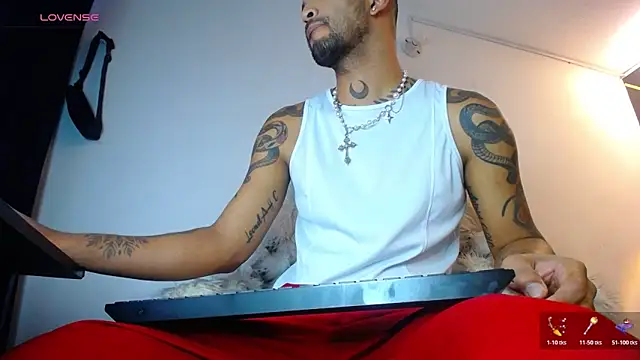 Snapshot of LickMyInk chatting on November 2025 10:52:02 AM LickMyInk online show from November 2025 10:52:02 AM