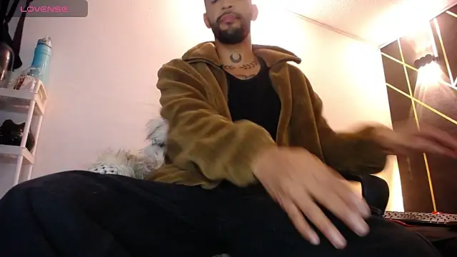 Snapshot of LickMyInk chatting on December 2025 04:41:01 AM LickMyInk online show from December 2025 04:41:01 AM