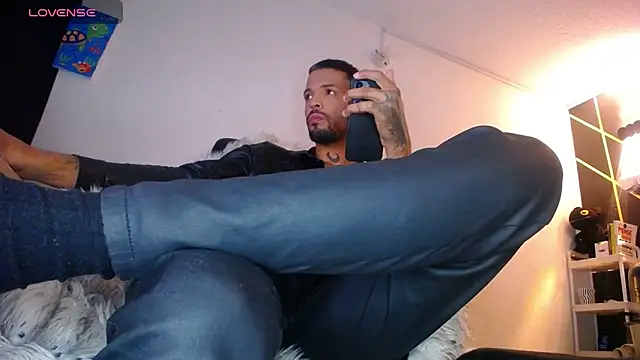 Snapshot of LickMyInk chatting on February 2026 02:41:02 AM LickMyInk online show from February 2026 02:41:02 AM