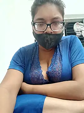 Snapshot of Elie_couple143 chatting on October 2025 05:55:01 PM Elie couple143 online show from October 2025 05:55:01 PM