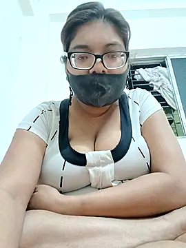 Snapshot of Elie_couple143 chatting on November 2025 06:20:01 PM Elie couple143 online show from November 2025 06:20:01 PM