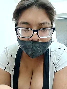 Snapshot of Elie_couple143 chatting on November 2025 06:29:01 PM Elie couple143 online show from November 2025 06:29:01 PM