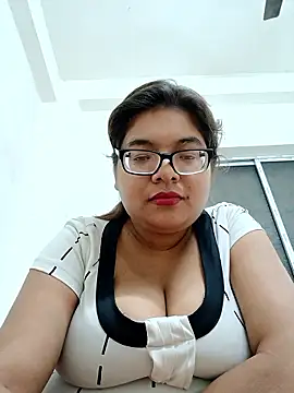 Snapshot of Elie_couple143 chatting on December 2025 06:47:02 PM Elie couple143 online show from December 2025 06:47:02 PM