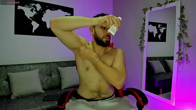 Maximo Wolff online show from December 2025 07:44:01 PM