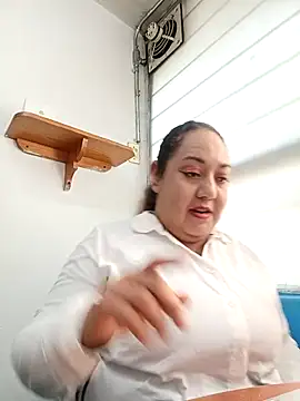 Snapshot of Caroomoom27 chatting on December 2025 04:57:01 PM Caroomoom27 online show from December 2025 04:57:01 PM