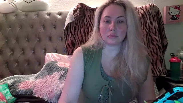 Snapshot of BigBoobsBlair chatting on October 2025 05:27:01 AM BigBoobsBlair online show from October 2025 05:27:01 AM