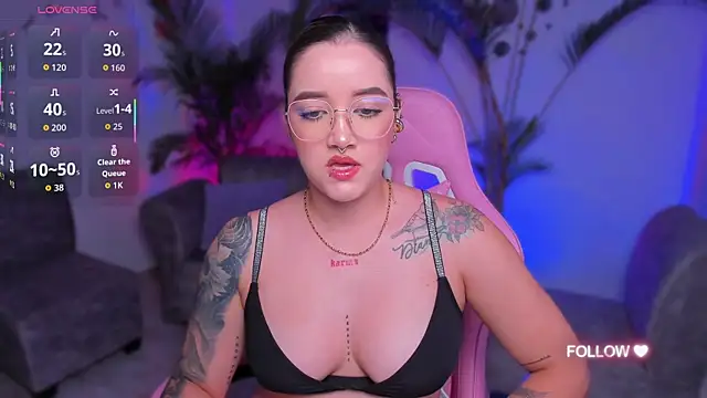 Snapshot of lunaarose chatting on September 2025 04:23:02 AM lunaarose online show from September 2025 04:23:02 AM