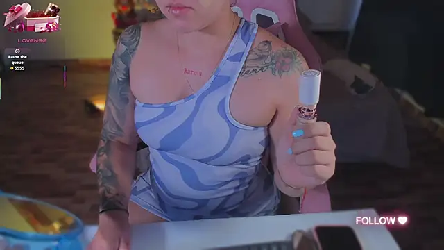 Snapshot of lunaarose chatting on November 2025 04:08:01 PM lunaarose online show from November 2025 04:08:01 PM