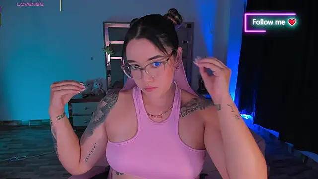 Snapshot of lunaarose chatting on February 2026 05:37:02 AM lunaarose online show from February 2026 05:37:02 AM