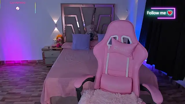 Snapshot of lunaarose chatting on March 2026 04:06:02 AM lunaarose online show from March 2026 04:06:02 AM