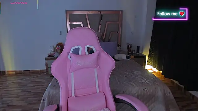 Snapshot of lunaarose chatting on March 2026 03:45:02 AM lunaarose online show from March 2026 03:45:02 AM