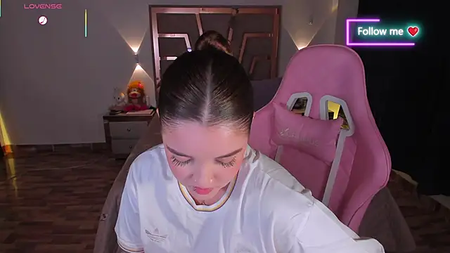 Snapshot of lunaarose chatting on March 2026 08:48:01 AM lunaarose online show from March 2026 08:48:01 AM