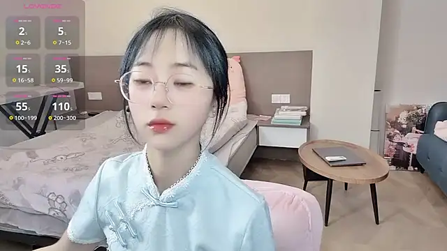 nini a online show from December 2025 04:29:01 AM