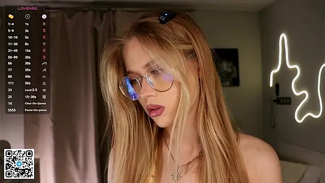 BeatrixCharton online show from October 2025 06:07:01 PM