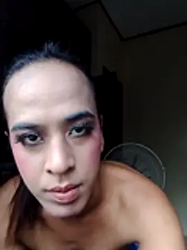 Snapshot of Yourscarlette_Slut chatting on November 2025 06:01:01 AM Yourscarlette Slut online show from November 2025 06:01:01 AM