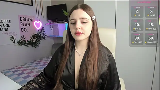 Snapshot of LiaWoow chatting on October 2025 01:44:01 PM LiaWoow online show from October 2025 01:44:01 PM