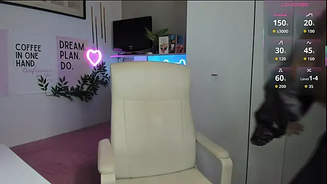 Snapshot of LiaWoow chatting on October 2025 02:07:01 PM LiaWoow online show from October 2025 02:07:01 PM