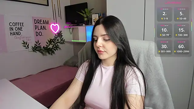 LiaWoow online show from December 2025 02:45:02 PM