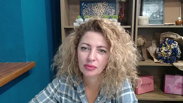 Snapshot of elegance_lady chatting on September 2025 12:17:02 PM elegance lady online show from September 2025 12:17:02 PM