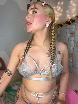 Sara Sophia420 online show from May 2026 12:10:02 PM