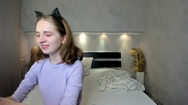 Camilla Kelly online show from October 2025 01:03:02 AM