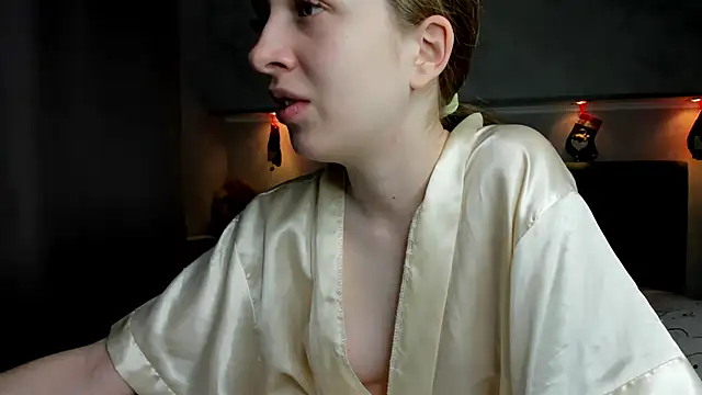 Camilla Kelly online show from December 2025 01:04:02 AM